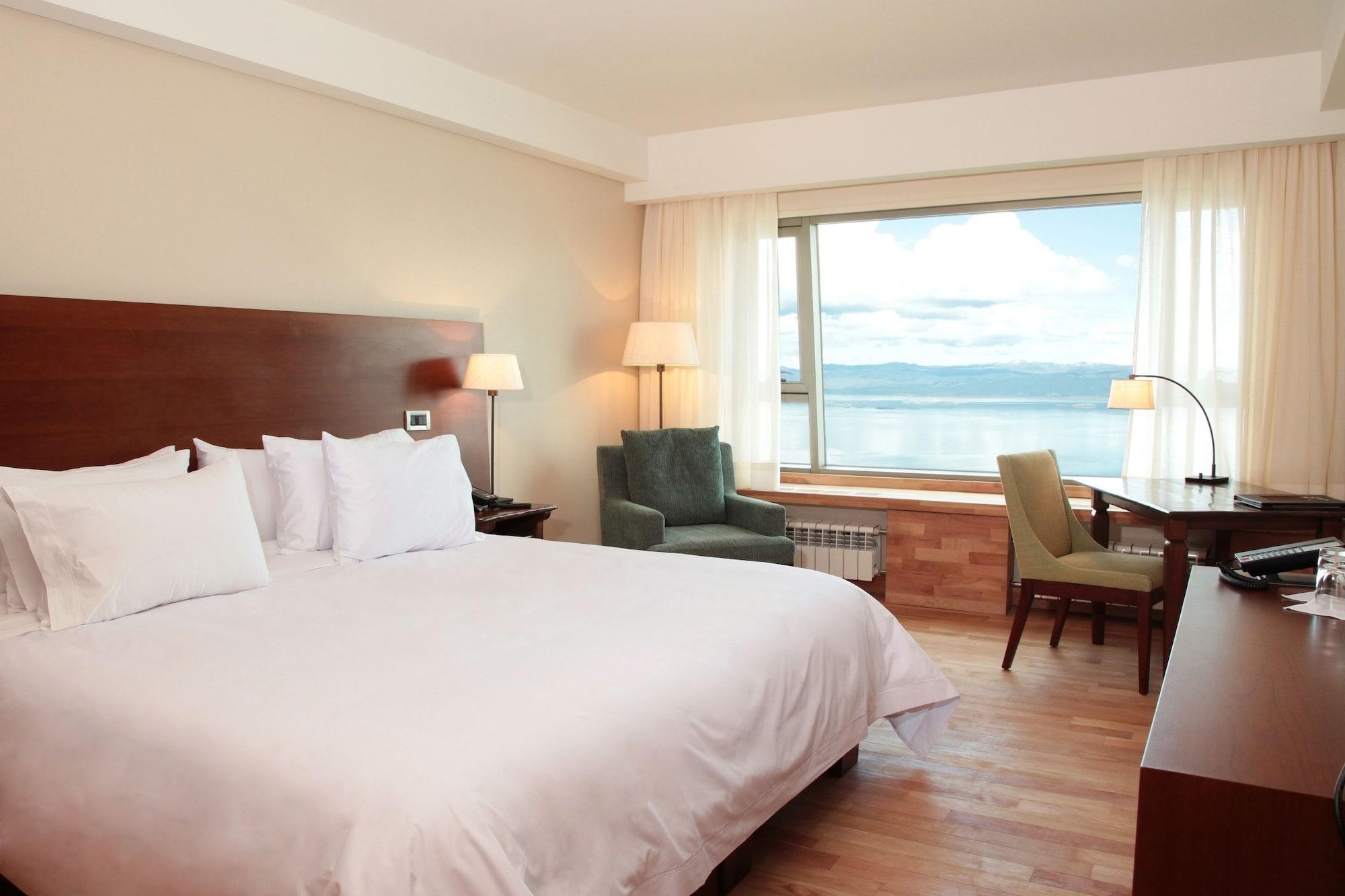 Arakur Ushuaia Resort & Spa Εξωτερικό φωτογραφία A room at the Hotel Lake Titicaca