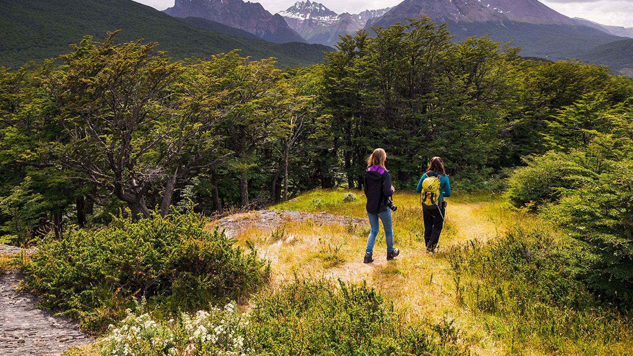 Arakur Ushuaia Resort & Spa Εξωτερικό φωτογραφία Hiking in Torres del Paine National Park