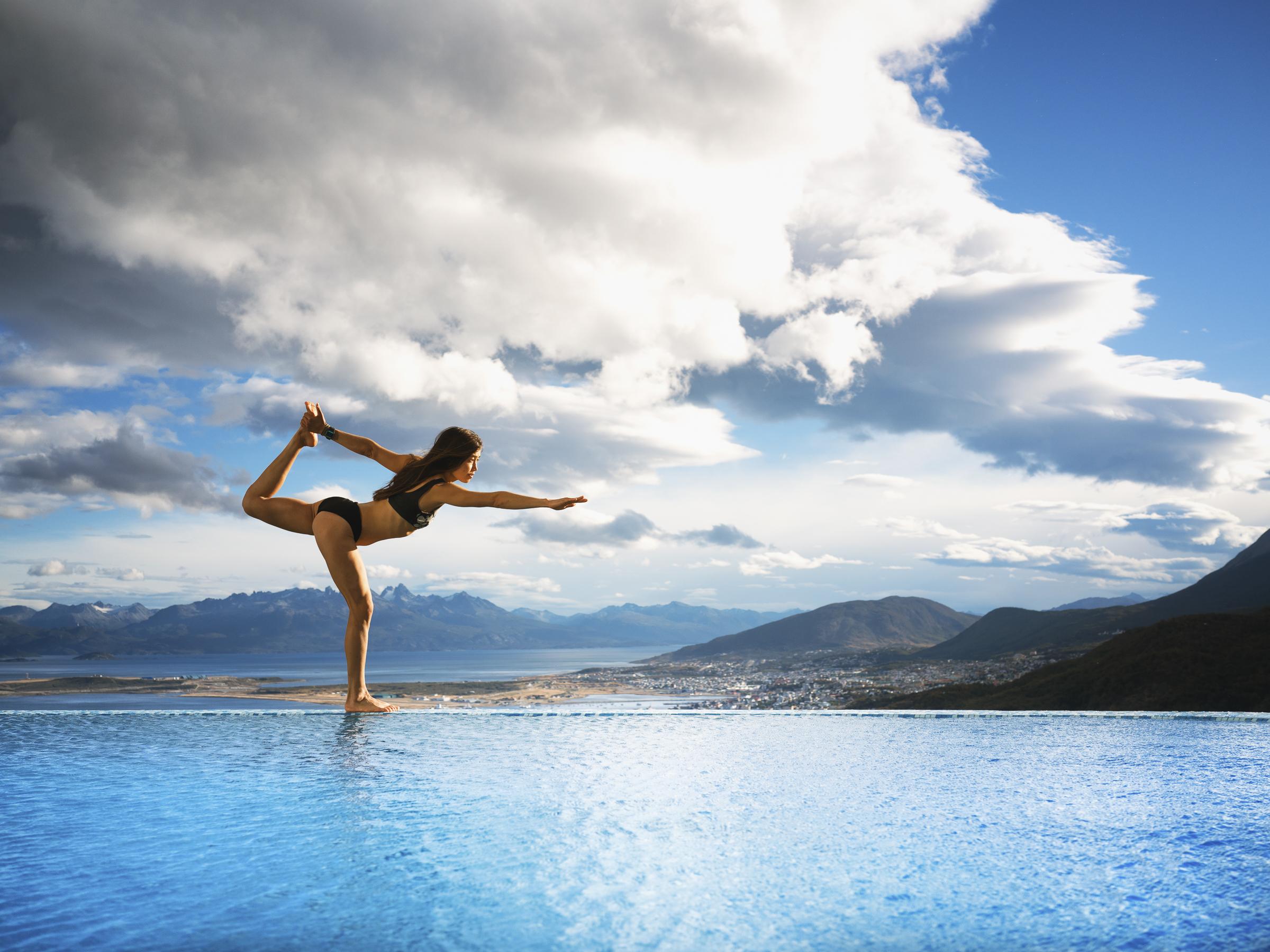 Arakur Ushuaia Resort & Spa Εξωτερικό φωτογραφία A woman practicing yoga