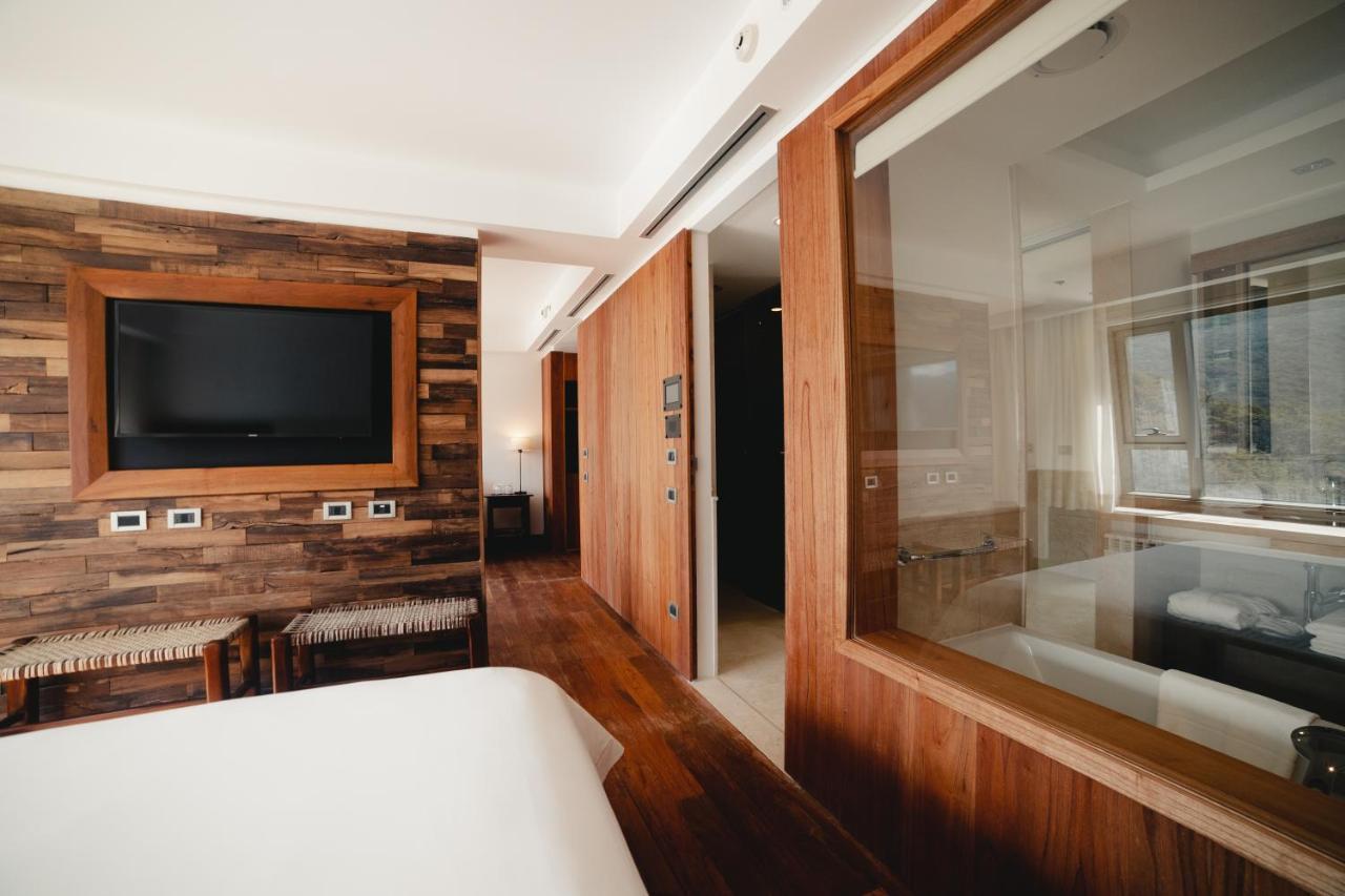 Arakur Ushuaia Resort & Spa Εξωτερικό φωτογραφία A sliding door