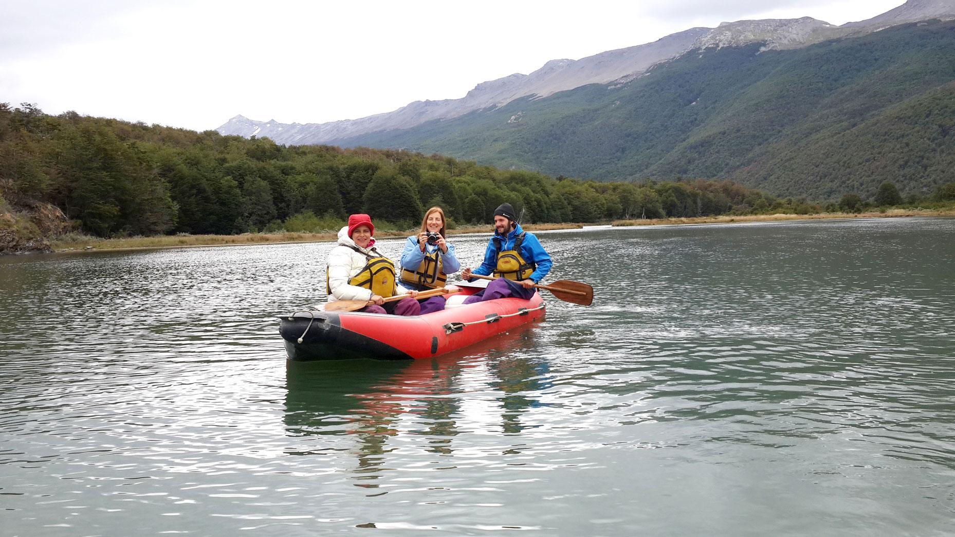 Arakur Ushuaia Resort & Spa Εξωτερικό φωτογραφία A 3-person inflatable kayak