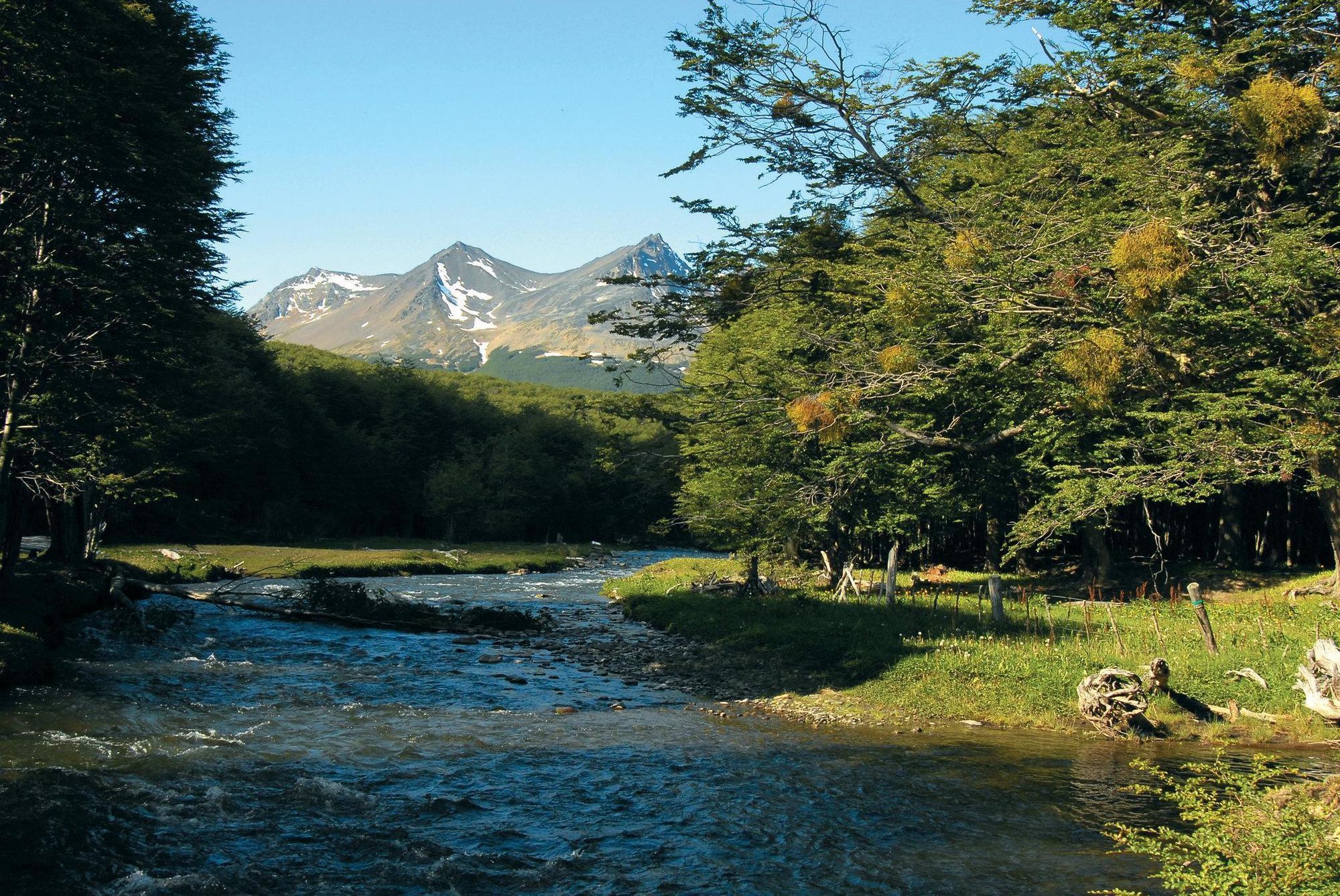 Arakur Ushuaia Resort & Spa Εξωτερικό φωτογραφία The river near the town of Cumbres